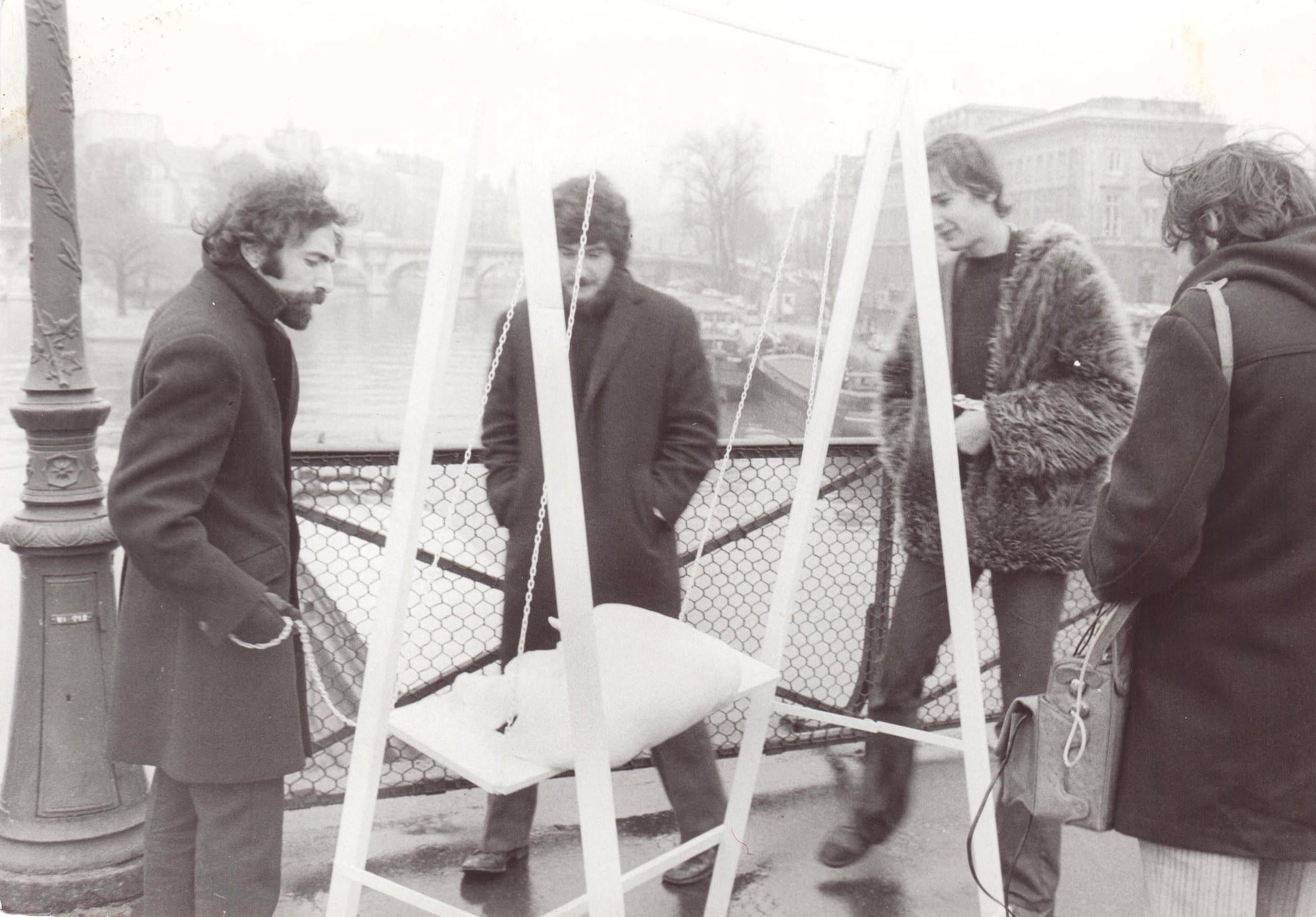 Performance at Pont des Arts in Paris, 1971 © Estate of Mehmet Güleryüz